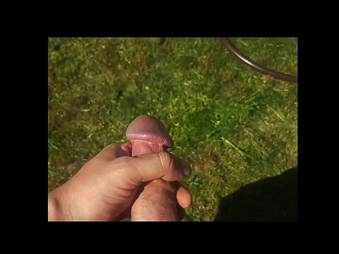 ❤️ Vroča lepotica dobi svojo rožnato pičko, ki jo jebe, in se zraven cmeri s curkom na poletnem vrtu ️❌ Domače porniče na porno sl.onlyindianpornx.ru ️❤